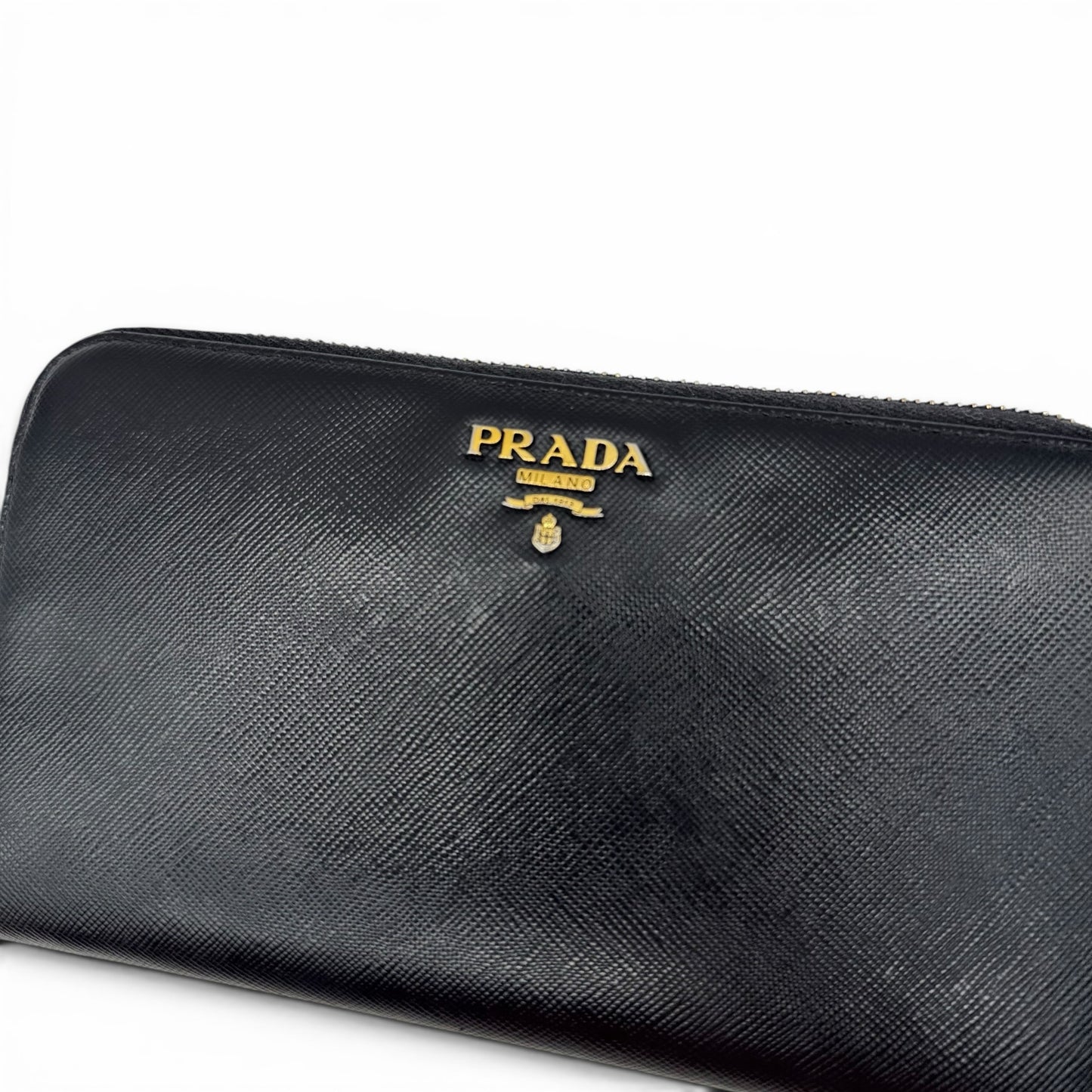 Portafoglio lungo Borse Vintage Prada in pelle Saffiano nera con logo dorato e chiusura zip