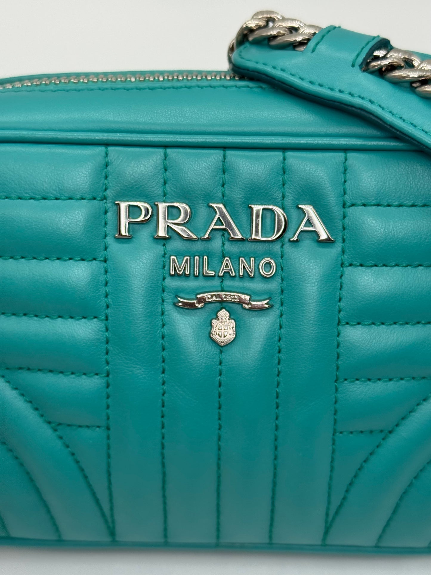 Borsa a tracolla Borse Vintage Prada in pelle trapuntata verde smeraldo con logo metallico e catena