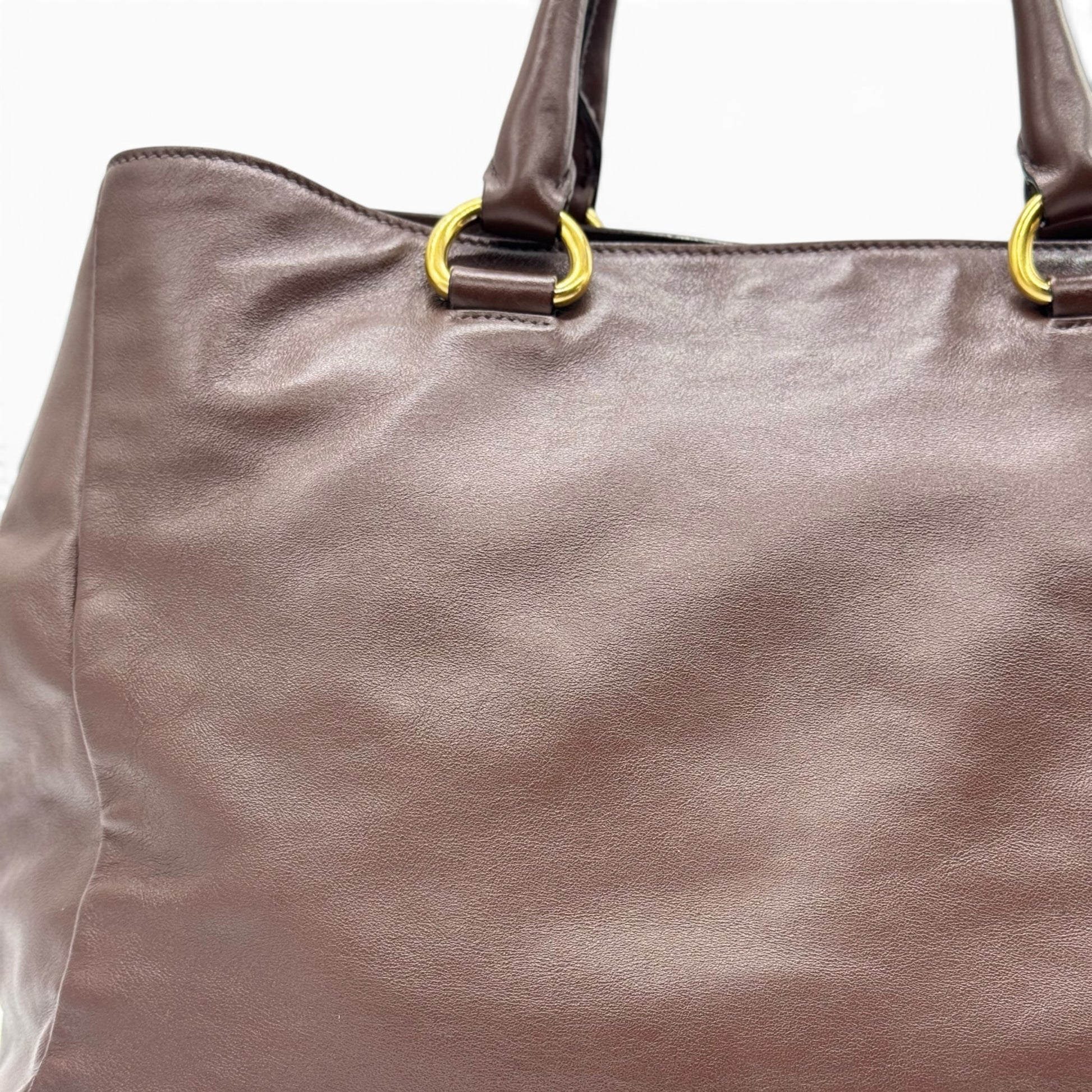 Borsa tote Borse Vintage Prada in pelle marrone con dettagli in metallo dorato e manici strutturati