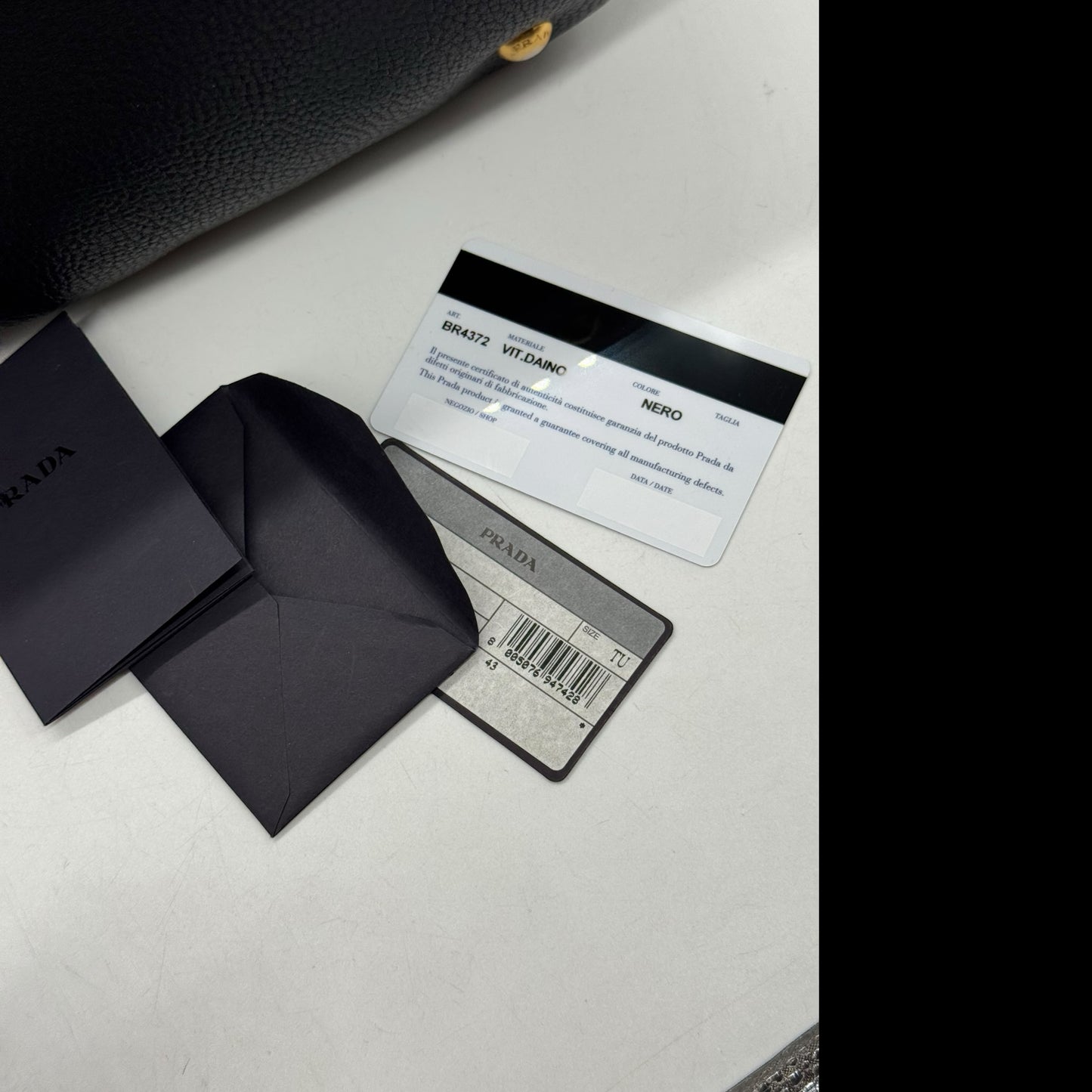 Certificato di autenticità e cartellini Borse Vintage per borsa tote Prada in pelle nera martellata Vit.Daino