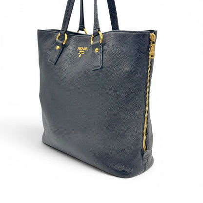 Borsa tote Borse Vintage Prada in pelle martellata nera con dettagli in metallo dorato e chiusura laterale con zip