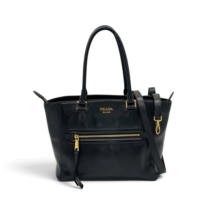 Borsa tote Borse Vintage Prada in pelle nera martellata con dettagli in metallo dorato e tracolla rimovibile.