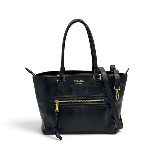 Borsa tote Borse Vintage Prada in pelle nera martellata con dettagli in metallo dorato e tracolla rimovibile.