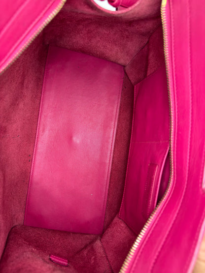 Interno spazioso in pelle fucsia della borsa a mano Borse Vintage Saint Laurent con tasca laterale e zip dorata