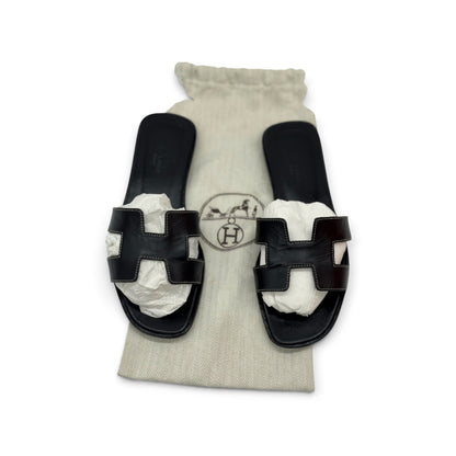 Sandali bassi Borse Vintage in pelle nera con iconico design a H e cuciture a contrasto su sacchetto protettivo