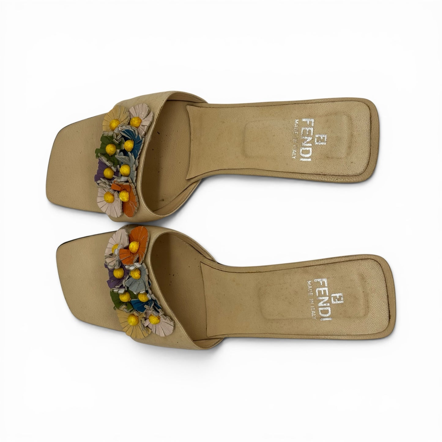 Sandali mules Borse Vintage Fendi in pelle color crema con punta squadrata e decorazioni floreali multicolore