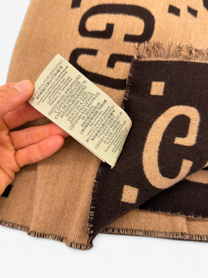 Etichetta interna di autenticita su sciarpa Borse Vintage Gucci in lana marrone e beige con motivo GG e bordi sfrangiati