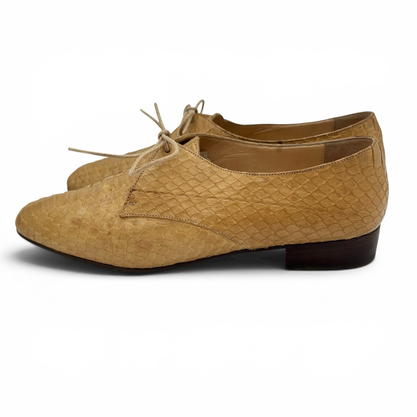 Stringate Borse Vintage Prada in pelle beige con lavorazione effetto squamato e lacci sottili, vista laterale.