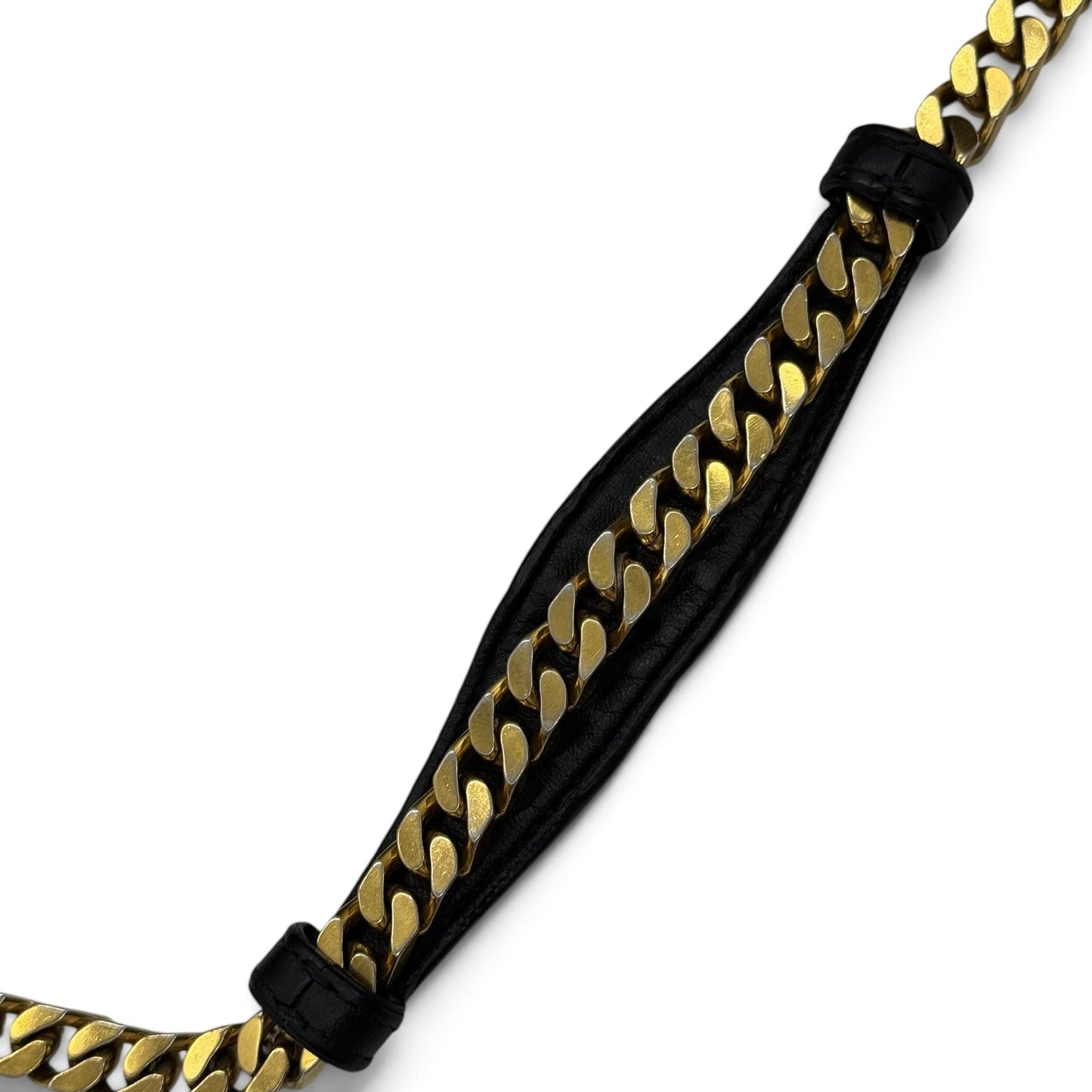Dettaglio della tracolla a catena in metallo dorato con inserto in pelle nera della borsa Borse Vintage Gucci