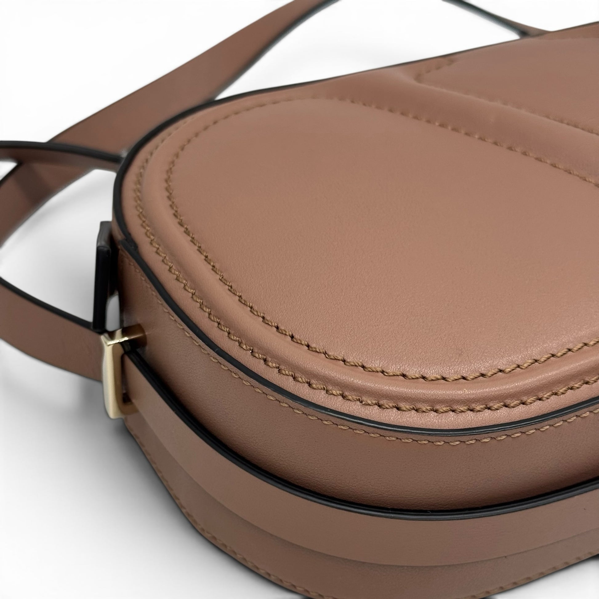 Borsa a tracolla Borse Vintage Valentino Garavani in pelle color nude con cuciture a vista e dettagli metallici dorati