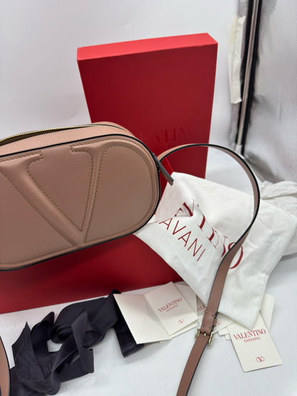 Borsa a tracolla Borse Vintage Valentino Garavani in pelle color nude con logo V in rilievo e scatola rossa