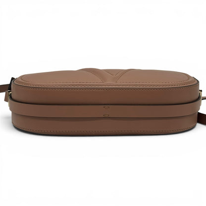 Borsa a tracolla Borse Vintage Valentino Garavani in pelle color nude con logo V in rilievo e design ovale