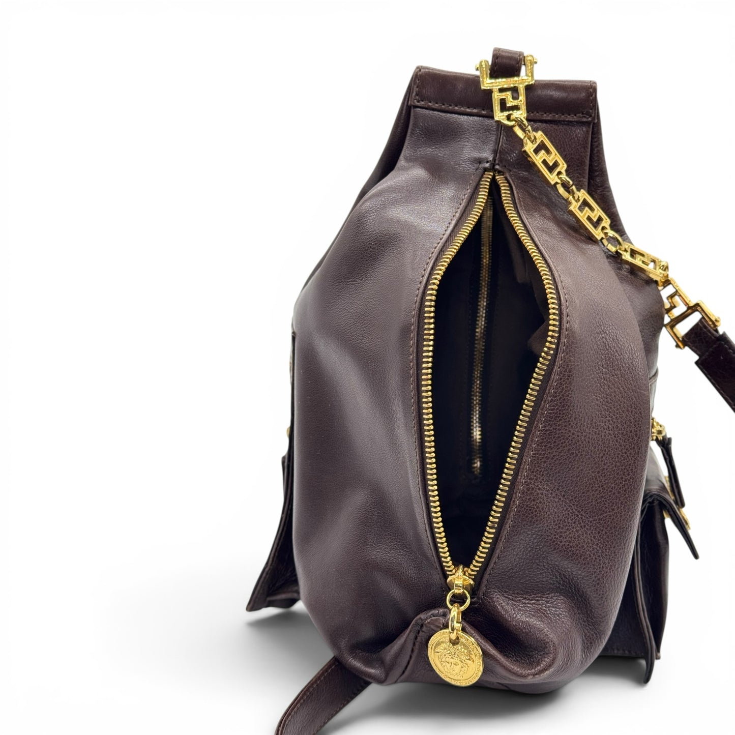 Zaino Borse Vintage Gianni Versace in pelle marrone scuro con dettagli metallici dorati e ciondolo Medusa