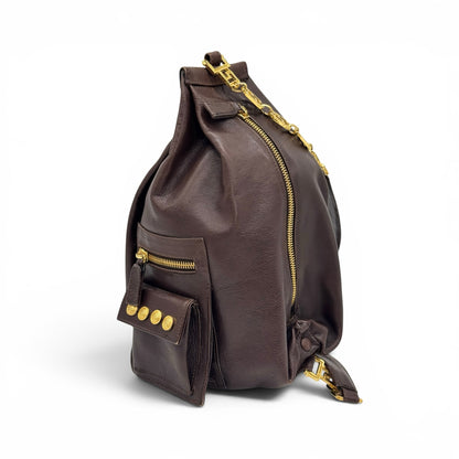 Zaino Borse Vintage Gianni Versace in pelle marrone scuro con dettagli dorati, tasca frontale e tracolla a catena.